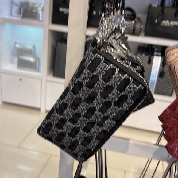 Michael Kors Jet Set Travel Large Phone Case Wristlet Wallet MK Black Multi - Picture 3 of 16